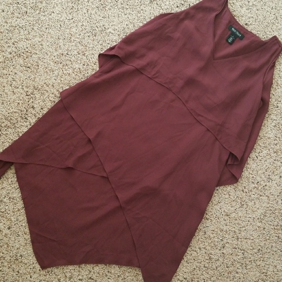 White House Black Market Tops - White House Black Market burgundy top